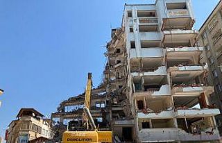 Elazığ’da yıkım çalışmaları sürüyor