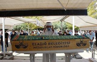 Elazığ’ın sevilen doktoru, son yolculuğuna uğurlandı