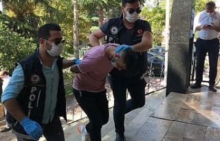 Elektrik süpürgesi ve spor ayakkabı içerisine...