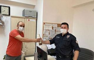 Emniyet mensuplarına keçiboynuzu pekmezi hediye...