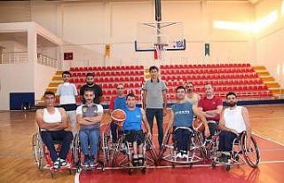 Engelli basketbolcular yöneticilerle buluştu