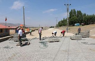 Erciş Belediyesi, 3 mahallede daha kilitli parke...