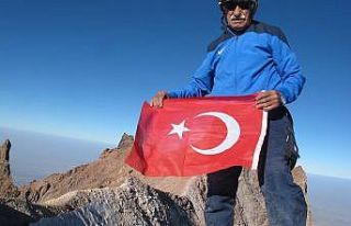 Erciyes’in zirvesinden İzmir’e selam