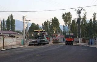 Eski Iğdır-Doğubayazıt yolunda sıcak asfalt çalışması