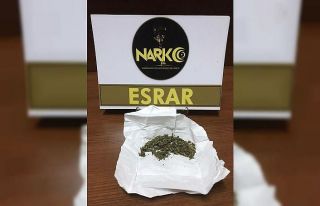 Esrarla yakalandı serbest kaldı