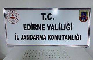 Et kıyma makinesinden uyuşturucu hap ve kaçak parfüm...