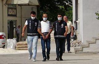 "Etek giydireceğim’ diyerek silah gösterdi...