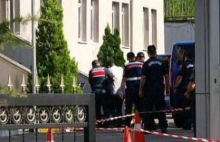 Ev hapsindeki şahsı arkadaşının öldürdüğü...