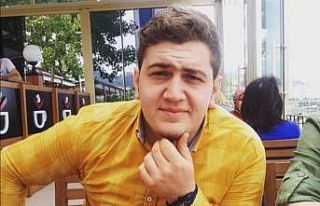 Evdeki arkadaşları uyandırmak için odasında girdiğinde...