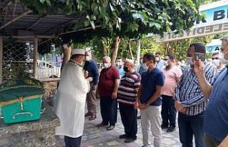 Evinde ölü bulunan genç öğretmen toprağa verildi