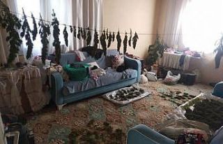 Evinde uyuşturucu imal ederken suçüstü yakalandı