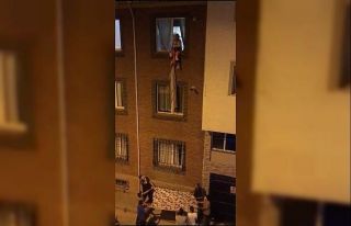 Evinden sarkıttığı çarşafla binadan inmeye çalıştı