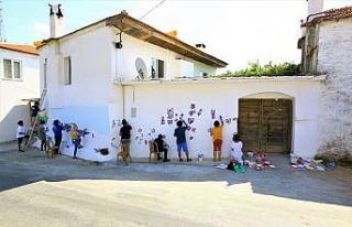 Evlerin duvarları Lavanta figürleriyle renkleniyor