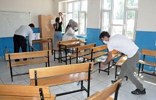 Fedakar öğretmenler okullarını eğitime hazırlıyor