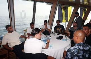 Fenerbahçe derbi öncesi tekne turuyla moral depoladı