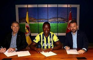 Fenerbahçe, Samatta’yı kadrosuna kattı