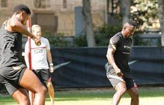 Galatasaray’ın yeni transferi Etebo takımla çalıştı
