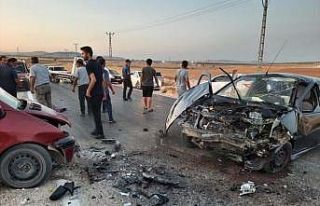 Gaziantep 2 araç kafa kafaya çarpıştı: 3 yaralı