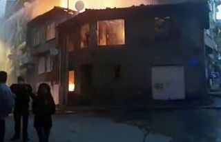 Gemlik’de bina alev alev yandı