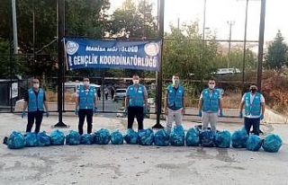 Genç imamlar Ağlayan Kaya’da çevre temizliği...
