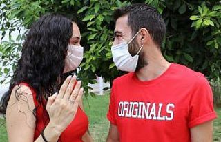 Genç kadın hem korkuyu, hem de mutluluğu bir arada...