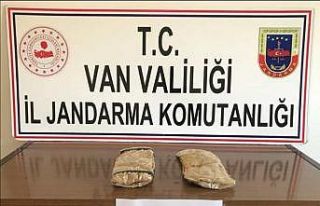 Gevaş’ta beline sarılı 1 kilo eroin ile yakalandı