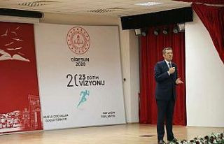 Giresun’daki öğrencilere 3 bin 500 adet tablet...