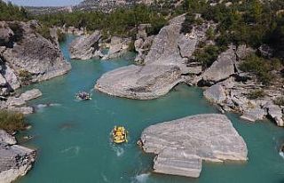 Göksu Irmağı’nda rafting keyfi