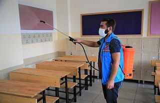 Gölbaşı Belediyesi okulların temizliği için...