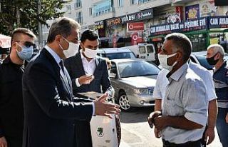 Gönül selamı verdi, dirsek tokuşturdu