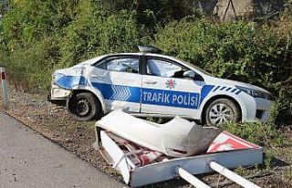Göreve giden polis ve jandarma ekibi kaza yaptı:...