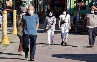 Gümüşhane’de vatandaşlar yeni Covid-19 tedbirlerinden...