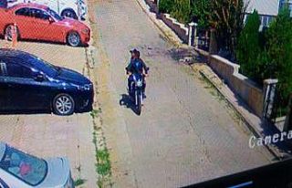 Gündüz vakti pes dedirten hırsızlık: Motosikleti...