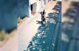 Güpegündüz motosiklet hırsızlığı