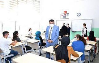 Gürkan, üniversite adaylarıyla buluştu