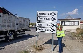 Gürpınar’da mahalle yön tabelaları yenileniyor