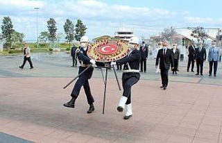 Gurur yüklü buruk tören