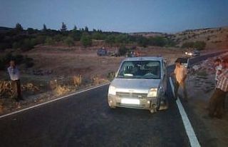 Hafif ticari araç ile minibüs çarpıştı
