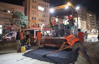 Hakkâri’de yol asfaltlama çalışması