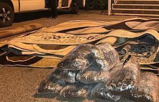 Halının içinden 29 kilo uyuşturucu çıktı