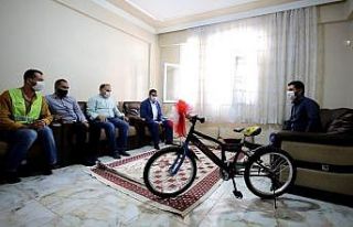 Hasta çocuğu çöp aracıyla hastaneye yetiştiren...