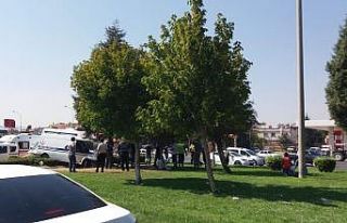 Hasta nakil ambulansı ile otomobil çarpıştı:...