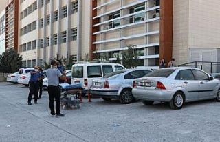 Hastane bahçesinde otomobilin içerisinde ölü bulundu