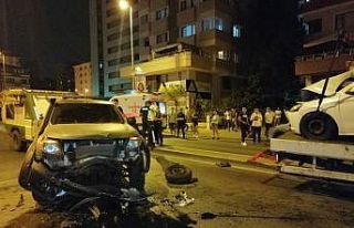 Hatalı sollama faciayla bitti; yolun karşısına...
