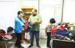 Hayırsever esnaftan giysi yardımı