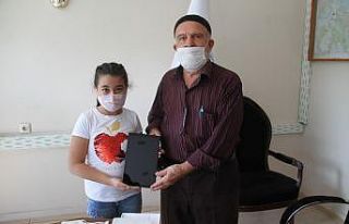 Hayırseverin bağışıyla tablet alındı