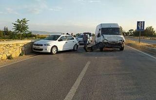 Hayvana çarpmamak için duraklayan sürücü yaralandı