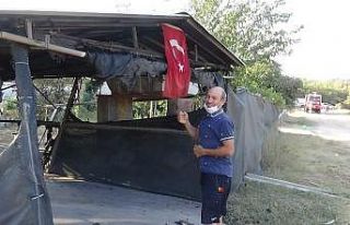 Her yer yandı, bayrak sapasağlam kaldı