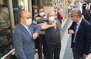 Heyeti gören vatandaş maske taktı