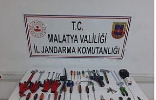 Hırsızlar fotokapan ile yakalandı
